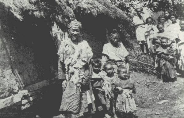 FAREWELL TO THE TRAVELER

These people had never seen a white man, their faces show that, at
farewell after a very pleasant stay among them, they were not altogether
broken-hearted to see the author go!