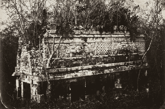 Palais Des Nonnes, &agrave; Chichen-Itza, alle droite.