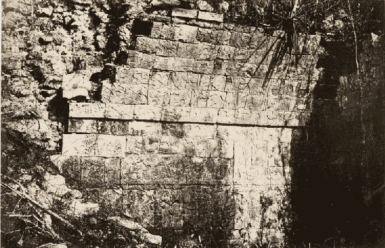 Palais Du Cirque, &agrave; Chichen-Itza, int&eacute;rieur d'une salle.