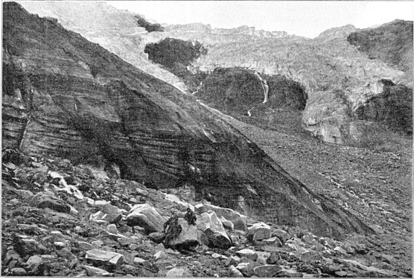 Piede del Ghiacciaio di Grand-Croux con veduta del
Ghiacciaio della Tribolazione