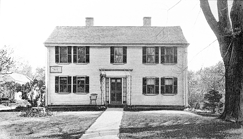 ROBERT MUNROE’S HOUSE Joseph Comee, a minute-man, was
wounded at the doorway